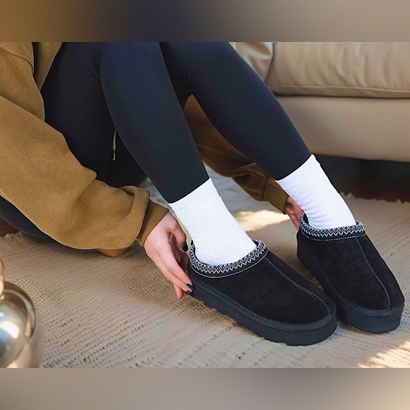 Brand New Women’s Faux Fur Slip On Black Platform Slippers size 8 - Picture 6 of 9